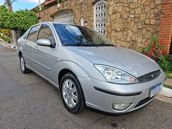 FORD FOCUS 2.0 GHIA 16V GASOLINA 4P AUTOMÁTICO